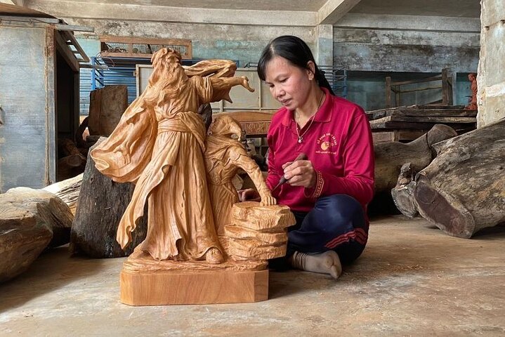 Hoi An Experience 3 Hours Wood Carving Class with Local Artist