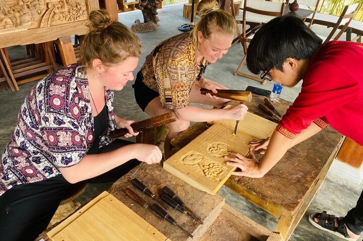 Hoi An Experience 3 Hours Wood Carving Class with Local Artist