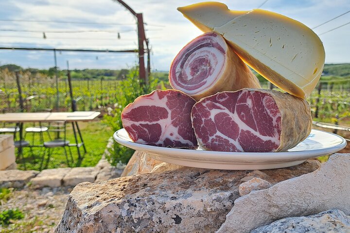 Dinner in the vineyard with wine tasting and walk
