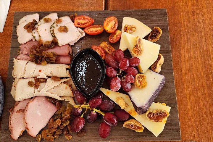 Private Tour: Santorini Cooking Class and Wine-Tasting Tour