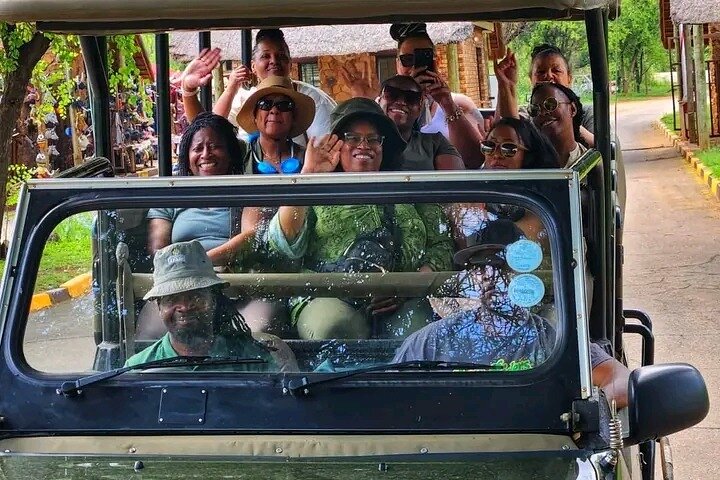 Half Day Lion and Safari Park Tour