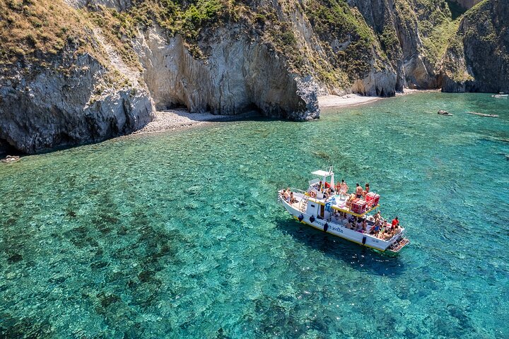 Day boat activities from Ponza to Palmarola