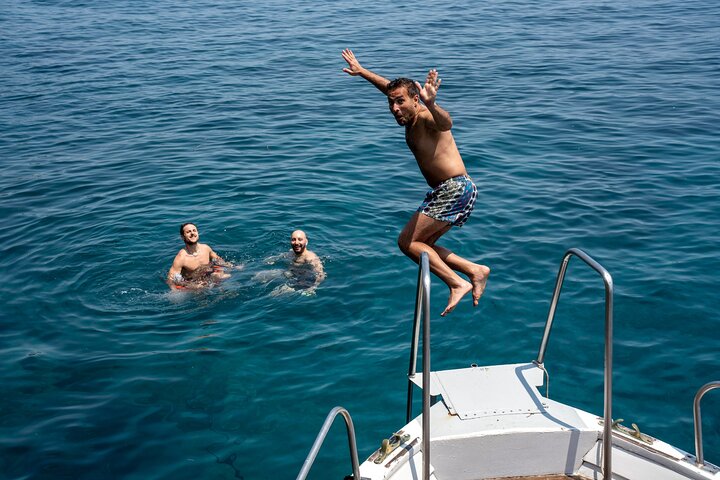 Day boat activities from Ponza to Palmarola