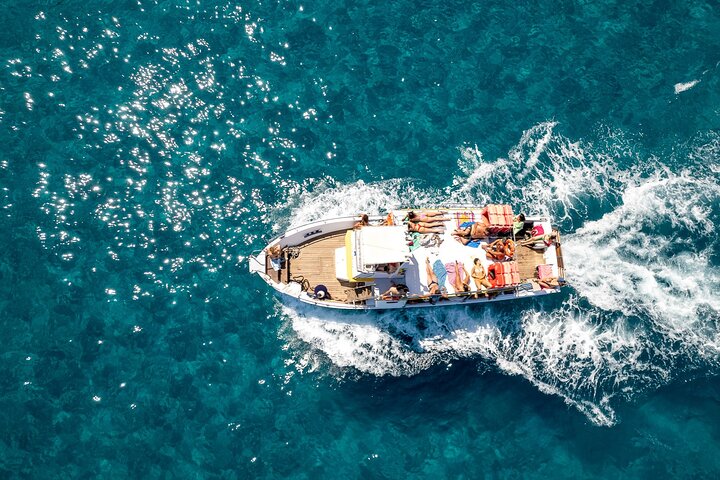 Day boat activities from Ponza to Palmarola