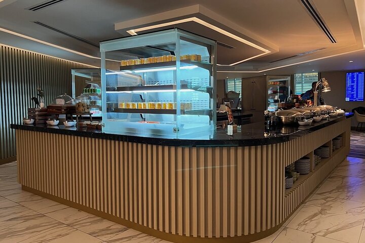 Abu Dhabi International Airport (AUH) VIP Lounge Access