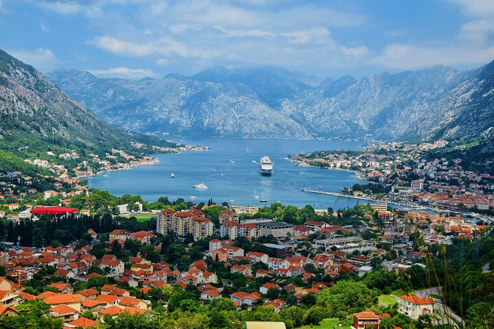 Private transfer from Airport Podgorica and city to Kotor