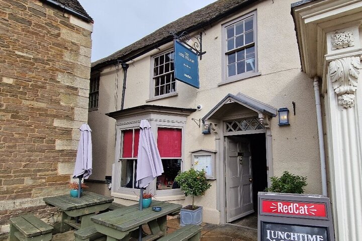 Oakham Private Historical Pub Walking Tour With Free Drinks!