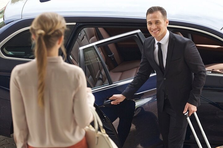 Private Transfer From Petra to Amman or Airport With Optional