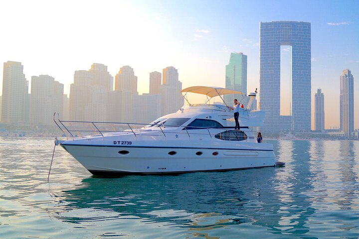 Dubai Private Luxury Cruise on a Stylish 50FT Yacht