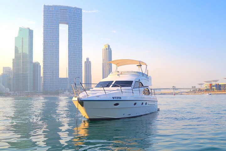 Dubai Private Luxury Cruise on a Stylish 50FT Yacht