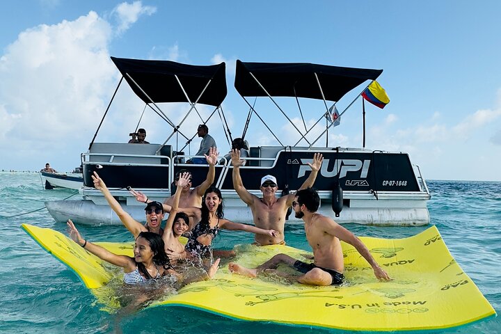 Private Pontoon Tour in San Andrés