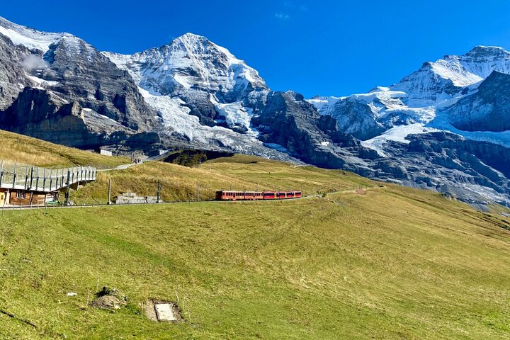 Lauterbrunnen, Jungfrau & Grindelwald Tour | From Bern