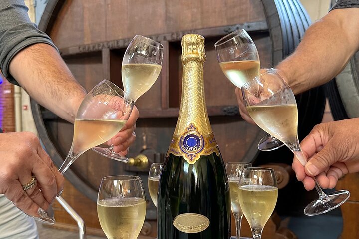 Private Champagne Tour Veuve Clicquot, Moet & Chandon from Reims