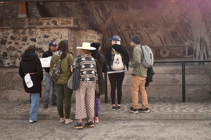 Teotihuacan pyramids morning or afternoon without tourist traps