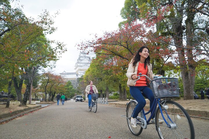 Himeji Castle Easy Bike Tour: Samurai History, Garden & Matcha