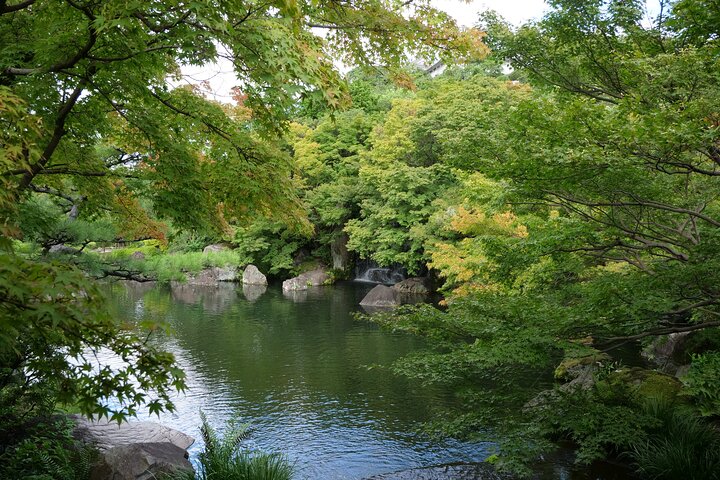 Himeji Castle Easy Bike Tour: Samurai History, Garden & Matcha