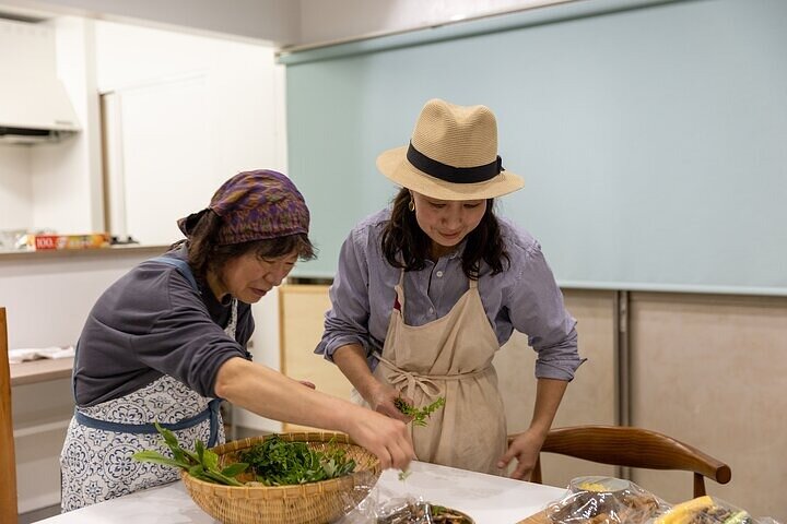 Artist Pottery and Cooking Class in the Old Streets of Mt. Hiei