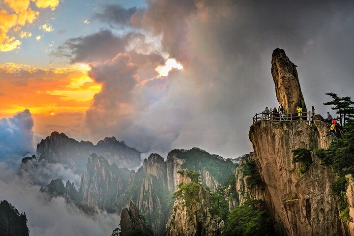 1-Day Mt. Huangshan Tour with Optional Hongcun & Xidi Village
