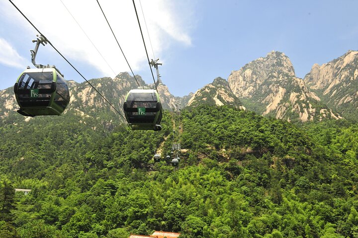 1-Day Mt. Huangshan Tour with Optional Hongcun & Xidi Village