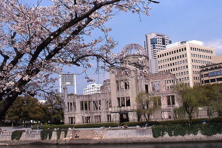 Hiroshima & Miyajima 1 Day Bus Tour with Bullet Train Tickets