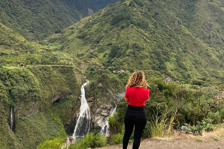 Private Tour Route of the waterfalls and tree house