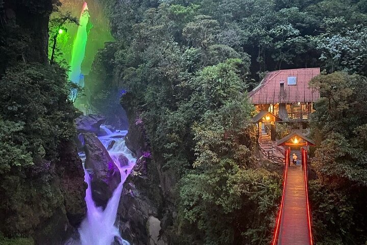 Private Tour Route of the waterfalls and tree house