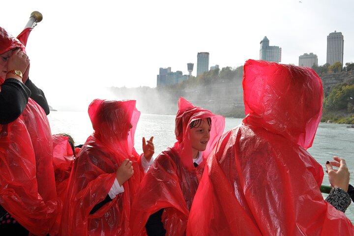 Niagara Falls Canada 3-Hour Tour with Boat and Behind the Falls