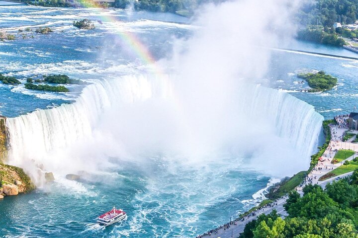 Niagara Falls Canada 3-Hour Tour with Boat and Behind the Falls