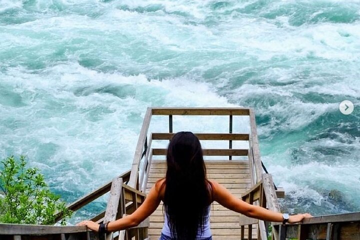 Niagara Falls Canada 3-Hour Tour with Boat and Behind the Falls