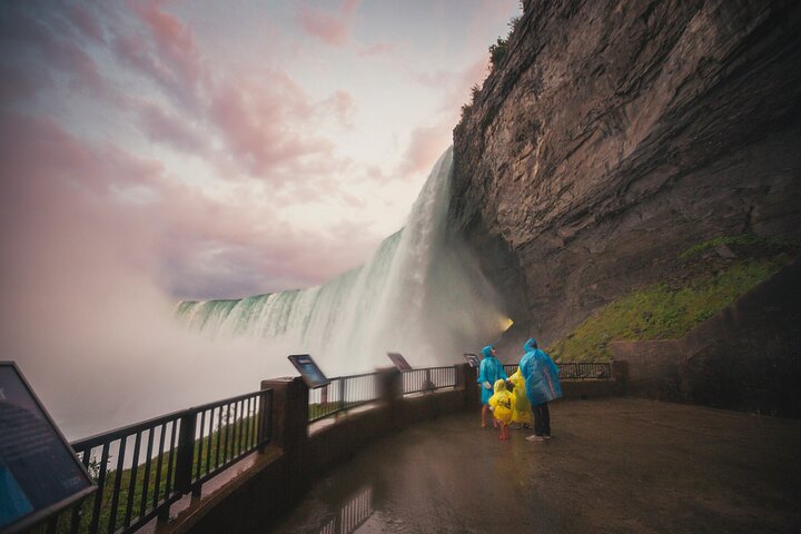 Niagara Falls Canada 3-Hour Tour with Boat and Behind the Falls
