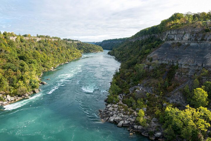 Niagara Falls Canada 3-Hour Tour with Boat and Behind the Falls