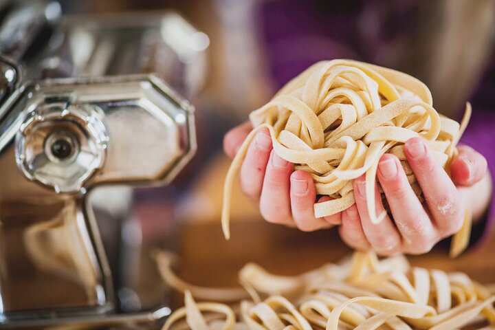 Pasta Cooking Class with Unlimited Wine in Florence