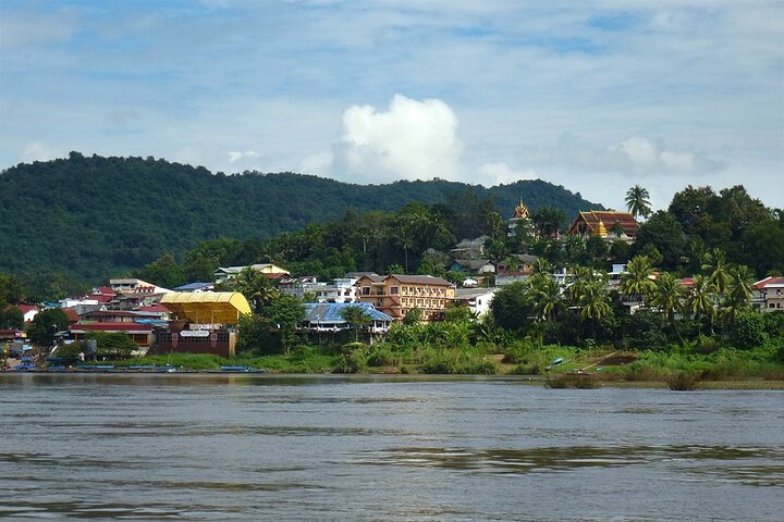 Chiang Rai: 2 Days 1 Night Slow Boat Transfer to Luang Prabang
