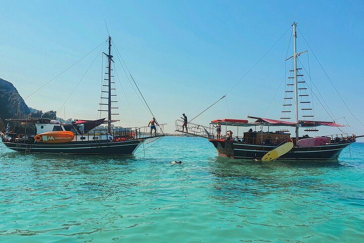 "QueenBee" Full-Day Boat Trip with Lunch