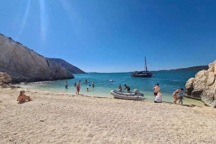 "QueenBee" Full-Day Boat Trip with Lunch