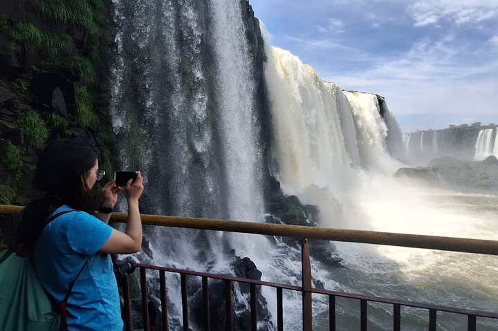 Private Iguazu waterfalls In 2 days : Brazil & Argentina
