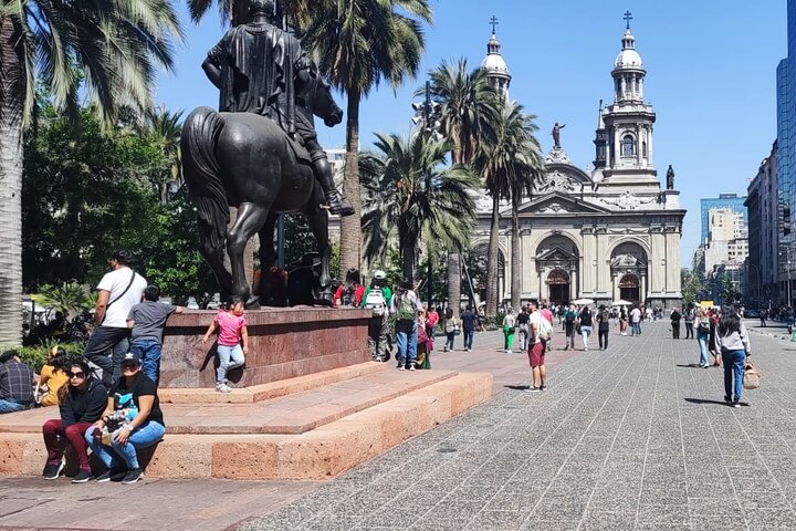 Santiago: Half-Day Sightseeing City Tour with Chauffeur and Guide