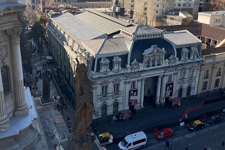 Santiago: Half-Day Sightseeing City Tour with Chauffeur and Guide