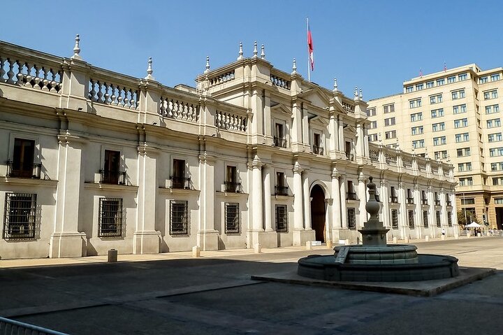 Santiago: Half-Day Sightseeing City Tour with Chauffeur and Guide