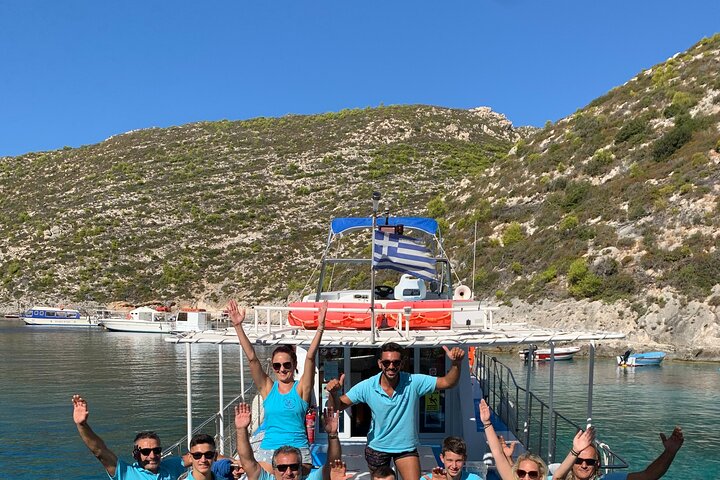 Zakynthos boat tour:Shipwreck& Local blue caves with 3 Swim Stops