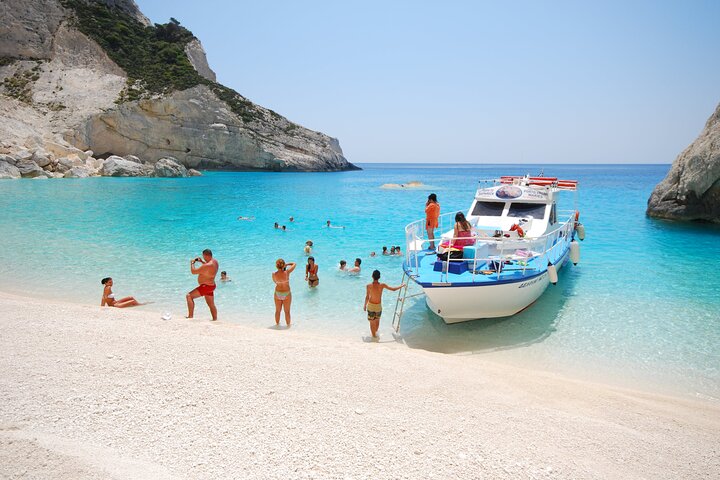 Zakynthos boat tour:Shipwreck& Local blue caves with 3 Swim Stops