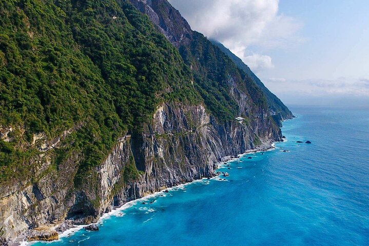 Taroko Gorge, Qingshui Cliffs & Qixingtan Beach Tour from Hualien