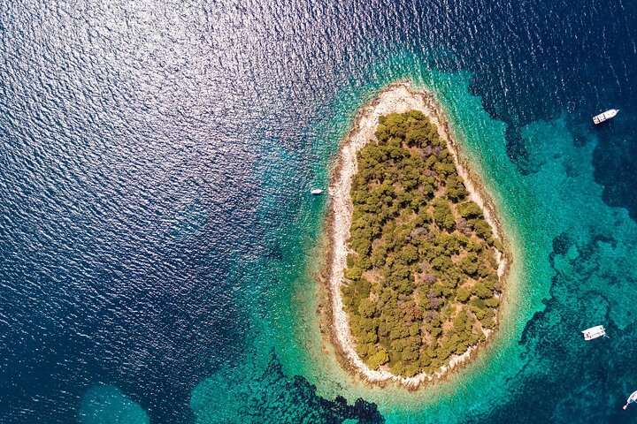 Blue Cave, Mamma Mia and Hvar, 5 Islands Speed boat Small group