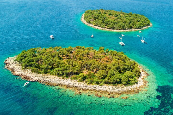 Blue Cave, Mamma Mia and Hvar, 5 Islands Speed boat Small group