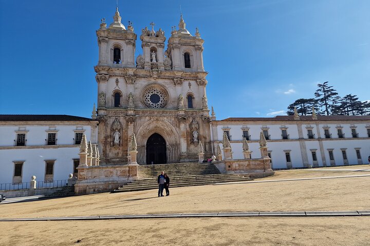 Fátima, Nazaré & Medieval Óbidos: Private Day Trip from Lisbon