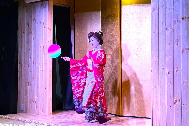 Tokyo Sumo Entertainment Show with Chicken Hot Pot and Geisha