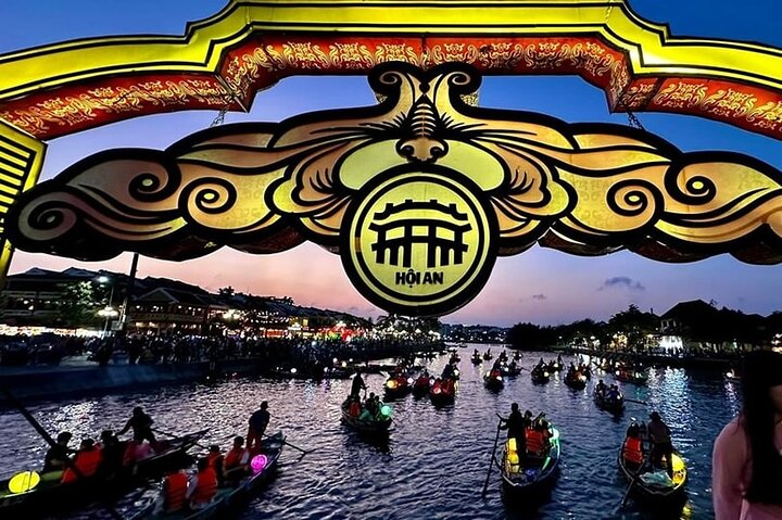 Hoi An Night Market with Hoi an walking Tour , Colourful Lanterns, Boat Ride