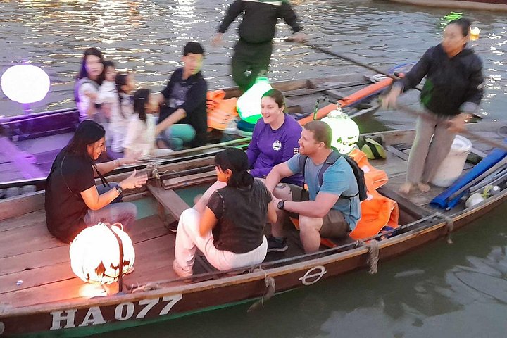 Hoi An Night Market with Hoi an walking Tour , Colourful Lanterns, Boat Ride