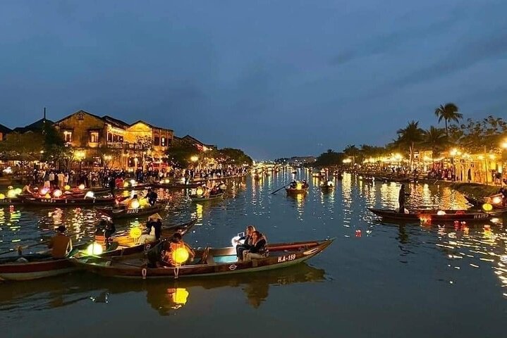 Hoi An Night Market with Hoi an walking Tour , Colourful Lanterns, Boat Ride