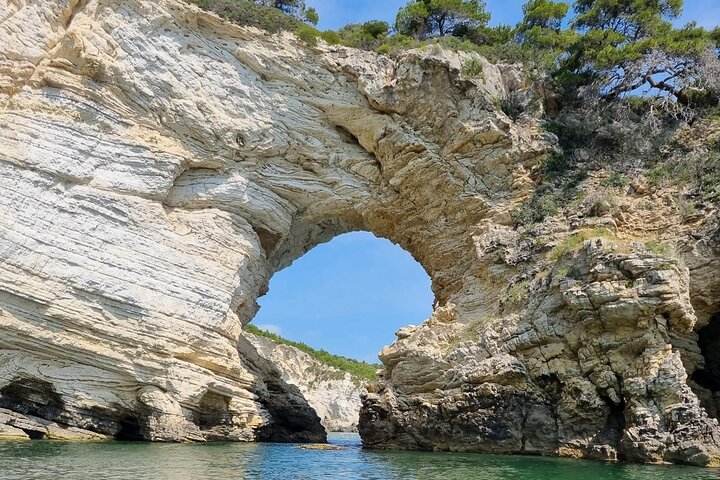 Private tour of the coast and caves up to Zagare